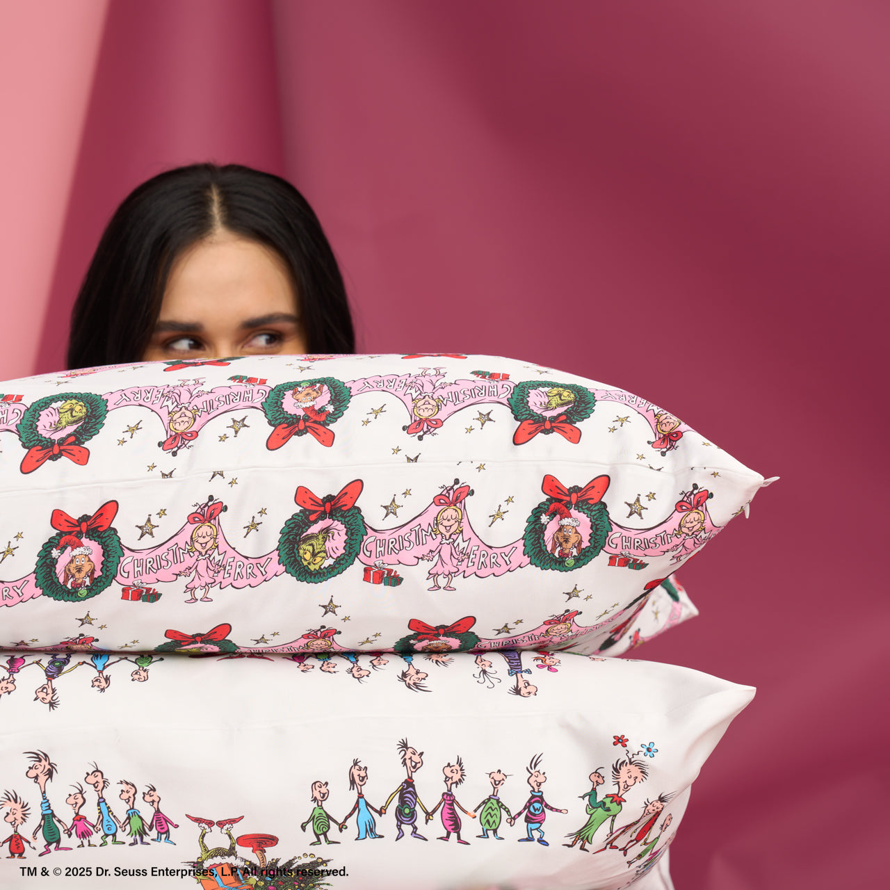 The Grinch x Kitsch Satin Pillowcase in Whoville - King