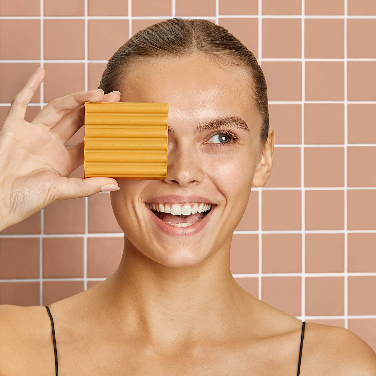 Kojic Acid Face and Body Bar + FREE Eco-Friendly Dermaplaner
